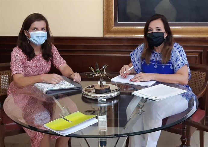 Isabel Mendoza y Catalina Madueño abordan el PFEA.