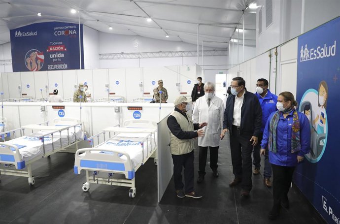 El presidente de Perú, Martin Vizcarra, durante la inauguración de un hospital para tratar a enfermos de coronavirus en el distrito de San Juan de Lurigancho, en la provincia de Lima.  