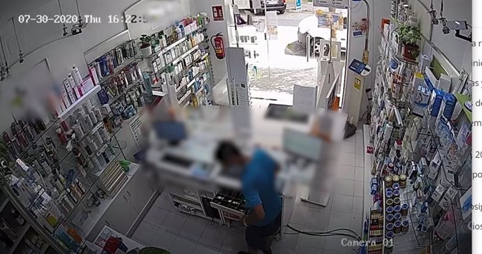 Detenido un hombre por robar cinco farmacias con mascarilla y a punta de cuchillo en Madrid
