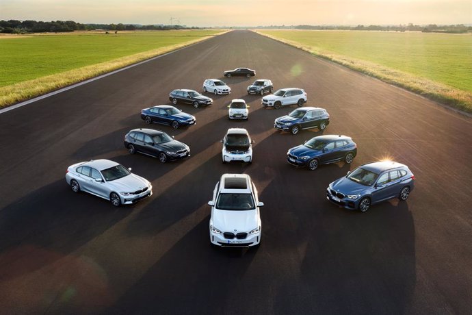 Economía/Motor.- Uno de cada dos vehículos que BMW venda en Europa será eléctrico o híbrido enchufable en 2030