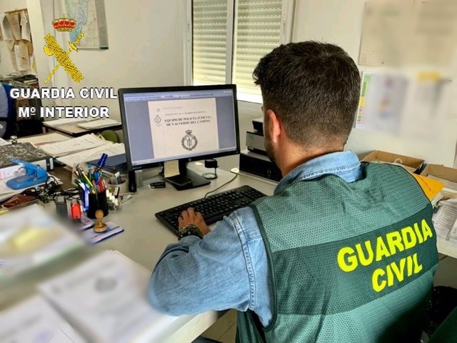 Un agente de la Guardia Civil de Huelva en una imagen de archivo.