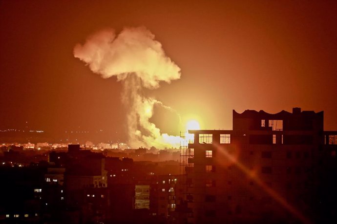 O.Próximo.- Israel bombardea un día más posiciones de Hamás en Gaza por el lanza