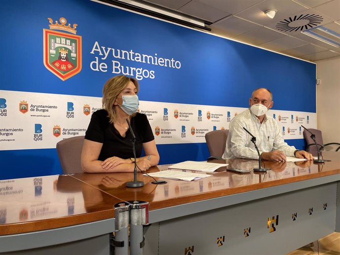 La concejal de Servicios Sociales del Ayuntamiento de Burgos, Sonia Rodríguez, y el edil de Servicios, Adolfo Díez.
