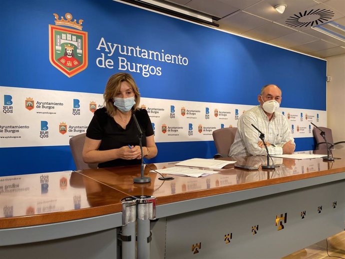Sonia Rodríguez y Adolfo Díez, concejales de Servicios Sociales y Servicios del Ayuntamiento de Burgos, respectivamente.