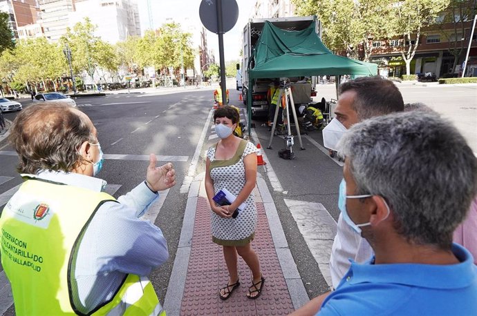 La concejal de Medio Ambiente y Sostenibilidad, María Sánchez, visita las obras de rehabilitación de alcantarillado.