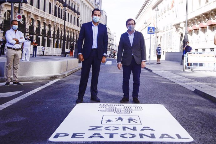 El vicepresidente de la Comunidad de Madrid, Ignacio Aguado y el alcalde de Madrid, José Luis Martínez-Almeida, en la inauguración de la peatonalización de la Puerta del Sol, a 20 de agosto de 2020.