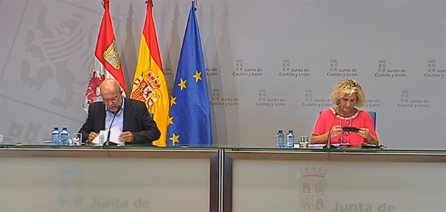 Francisco Igea comparece acompañado de la consejera de Sanidad, Verónica Casado.