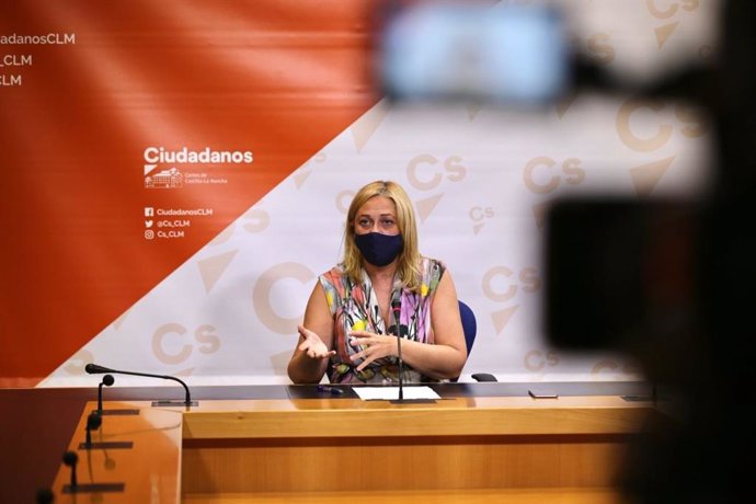 La portavoz de Ciudadanos, Carmen Picazo, en rueda de prensa.