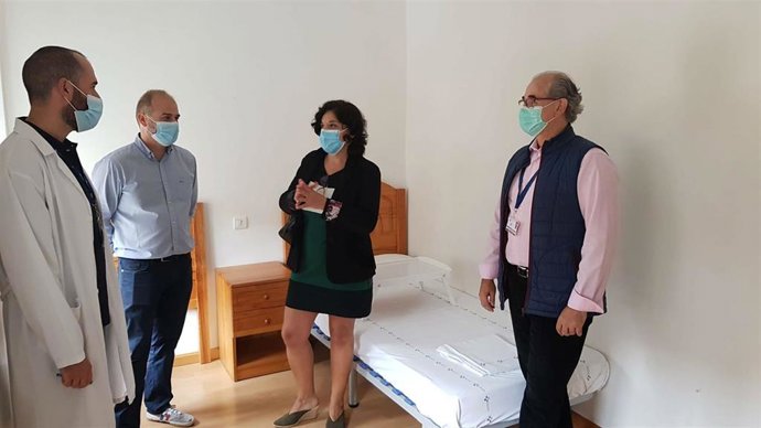 La gerente del Sespa, Concepción Saavedra, visita el centro Residencial Ramón Menéndez Pidal de Oviedo.