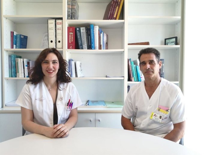 Los doctores Paula Ruiz y José Luis Alonso
