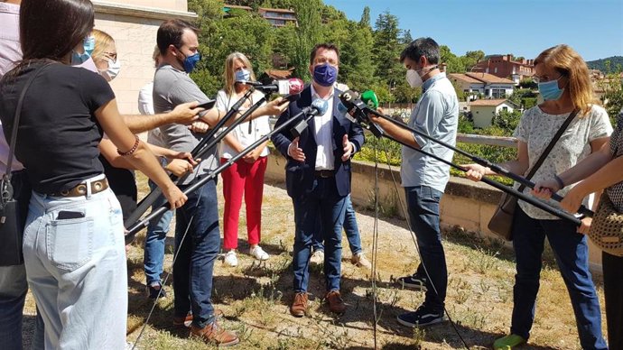El vicepte.P.Aragons tras participar en una reunión con alcaldes de ERC en contra de la cesión de remanentes al Estado