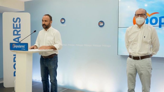 Mario Cortés y José Antonio Víquez en rueda de prensa