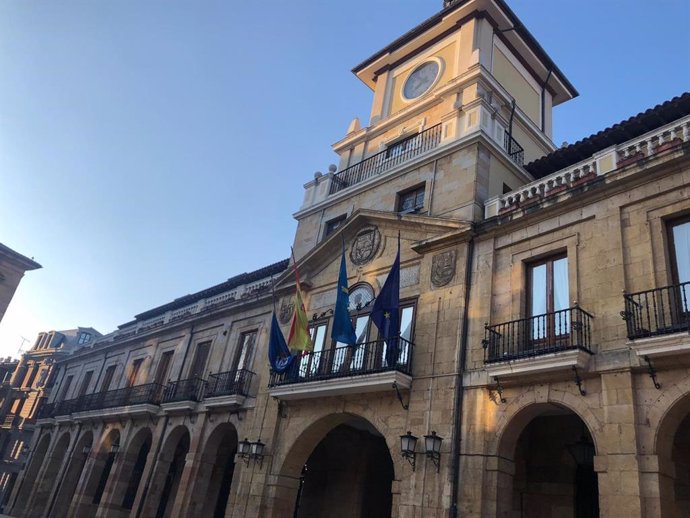 Fachada del Ayuntamiento de Oviedo.