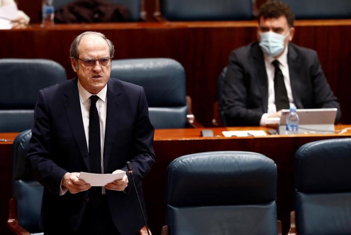 El portavoz socialista en la Asamblea de Madrid, Ángel Gabilondo, durante su intervención en una sesión de control, a 4 de mayo de 2020