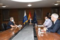 Canarias cierra el ocio nocturno al completo y restringe las visitas y salidas en centros de mayores