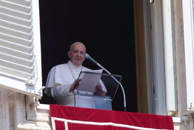 El Papa pide "liberar" la figura de la Virgen María de la influencia de las mafi