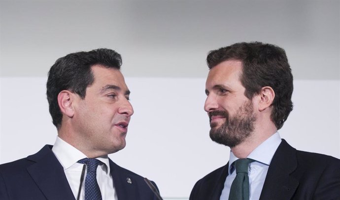 El presidente de la Junta de Andalucía, Juanma Moreno, junto al presidente nacional del PP, Pablo Casado, en una foto de archivo