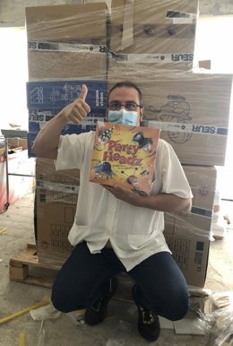 El Hospital Materno Infantil recibe una donación para su ludoteca de la Fundación 'Crecer jugando'