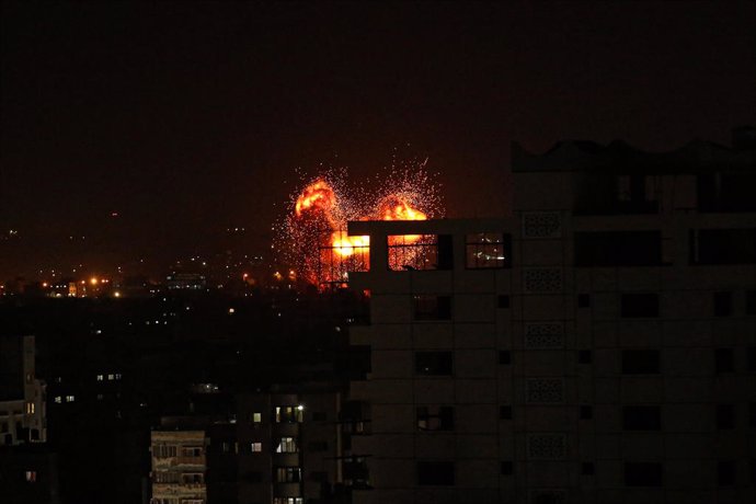 O.Próximo.- Israel bombardea nuevamente Gaza tras ataques con globos incendiario