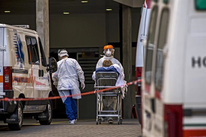 Transporte de una paciente con COVID-19 en Buenos Aires