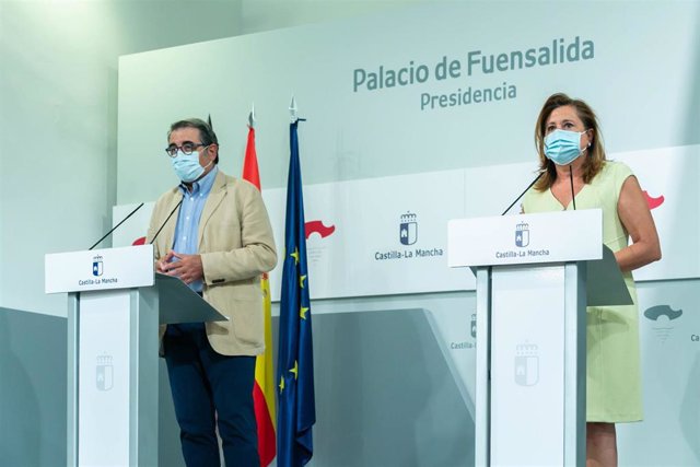 Los consejeros de Sanidad, Jesús Fernández, y Educación, Rosa Ana Rodríguez, en rueda de prensa.