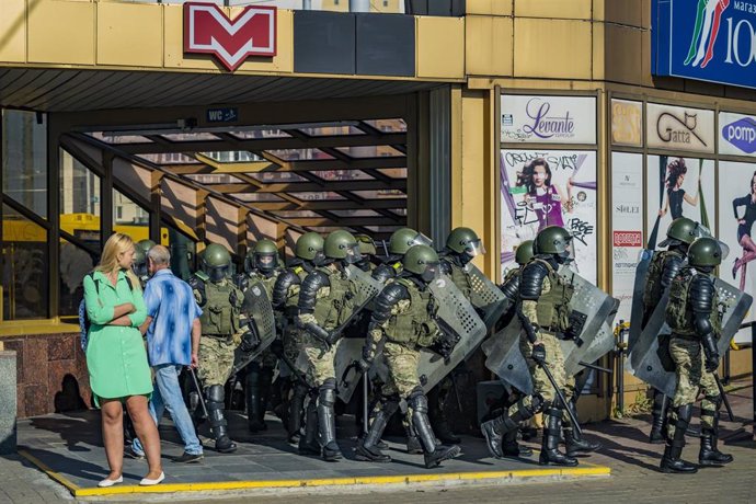 Despliegue policial en las calles de Minsk