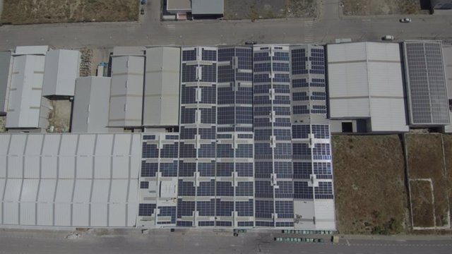 Instalación de panales solares por EnchufeSolar.