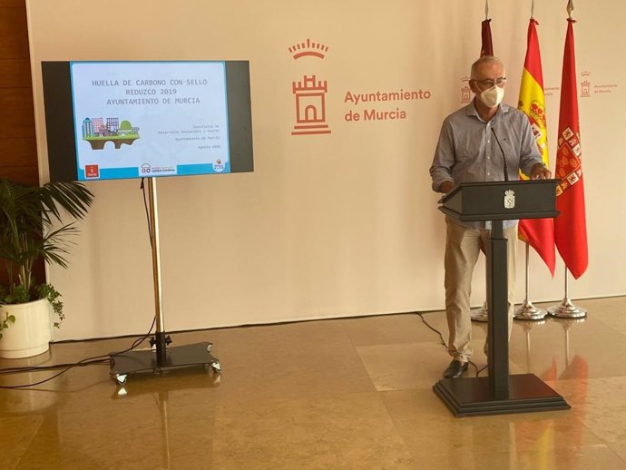El concejal de Desarrollo Sostenible y Huerta del Ayuntamiento de Murcia, Antonio Navarro, en una rueda de prensa