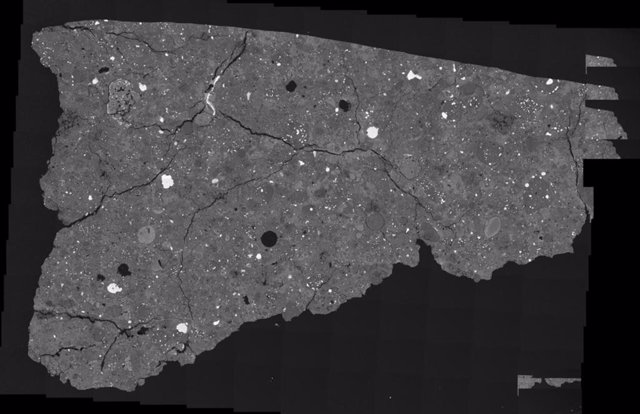 Imagen de una sección delgada pulida de Asuka 12236, hecha con un microscopio electrónico de barrido.