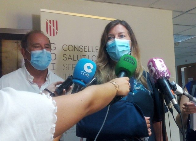 La consellera de Salud, Patricia Gómez, y el director general del IBSalut, Juli Fuster.