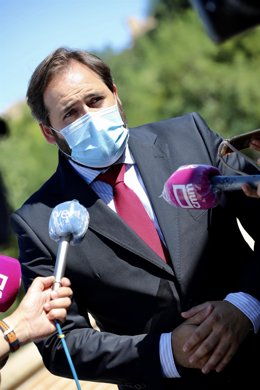 El presidente del PP, Paco Núñez, en declaraciones a los medios.