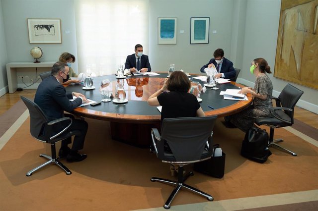 El presidente del Gobierno, Pedro Sánchez, preside una reunión del Comité de Seguimiento del COVID-19 en Moncloa