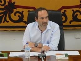 Amérigo (PSOE) preside el pleno urgente y extraordinario en Carboneras