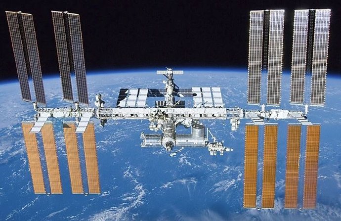 Espacio.- La tripulación de la Estación Espacial Internacional se encierra en el