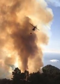 Desalojan a vecinos de Garafía (Canarias) tras decretarse un incendio forestal