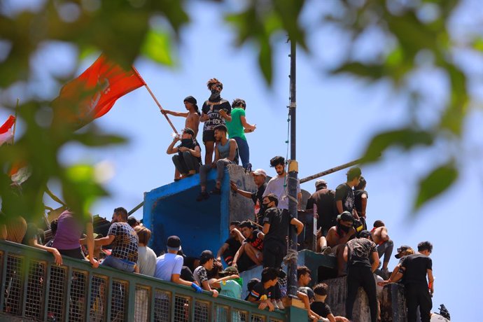 Irak.- Manifestantes en Irak intentan incendiar el edificio del Parlamento en el