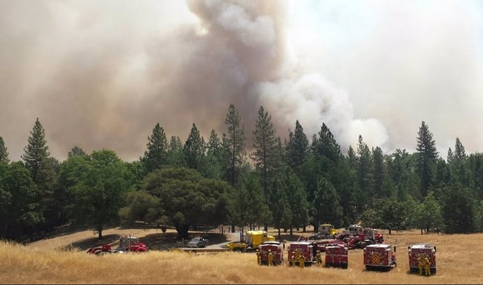 EEUU.- Continúan las evacuaciones en California ante el avance de los incendios 
