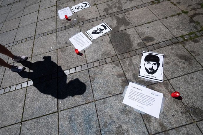 Imagen de algunas de las víctimas de Hanau en un acto conmemorativo en Stuttgart. 