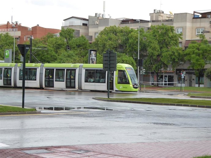 TRANVÍA DE MURCIA A SU PASO POR LA AVENIDA JUAN DE BORBÓN