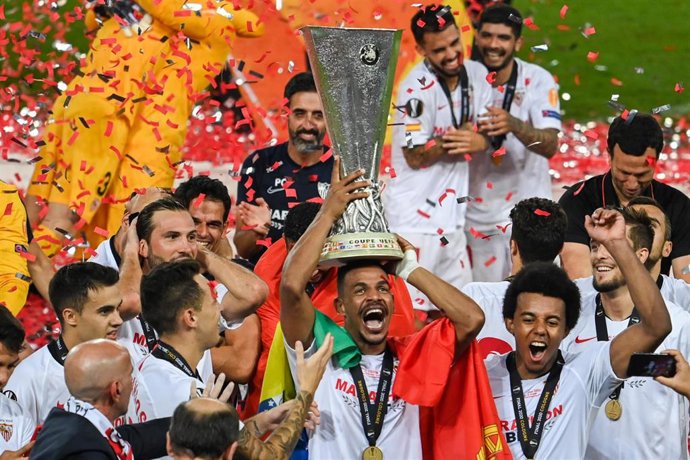 El Sevilla celebra su sexta Europa League en Colonia