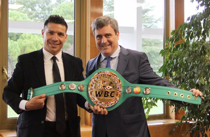El boxeador, Sergio 'Maravilla' Martínez, junto al exsecretario de Estado para el deporte Miguel Cardenal en una foto de archivo