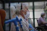 Madrid detecta en algunas residencias presencia de anticuerpos contra el COVID-19 en hasta el 80% de los ancianos
