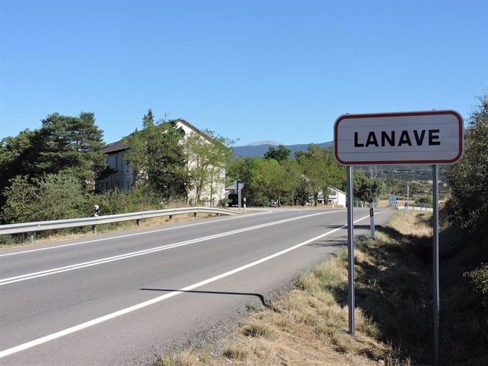 Tramo de carretera a su paso por el municipio de Lanave, en la provincia de Huesca.