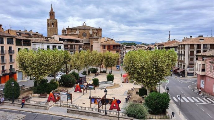 Exposición itinerante de Turismo de Aragón en Barbastro (Huesca).