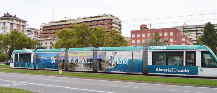 Almería se promociona en el tranvía de Barcelona