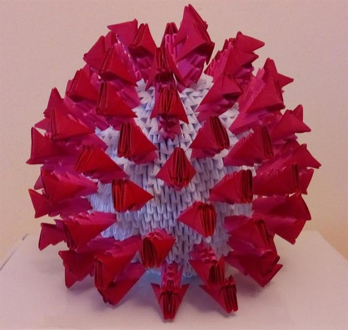 Un modelo de origami del coronavirus
