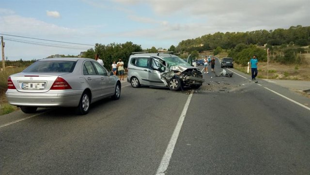 Así ha quedado uno de los vehículos accidentados en la carretera de Sineu a Ariany.