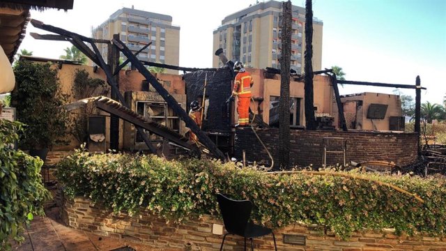 Imgen del chiringuito afectado por el fuego en La Antilla (Huelva).