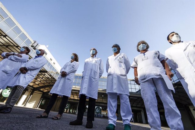 El equipo médico del INMI Lazzaro Spallanzani en el que se está desarrollando la vacuna italiana contra la COVID-19