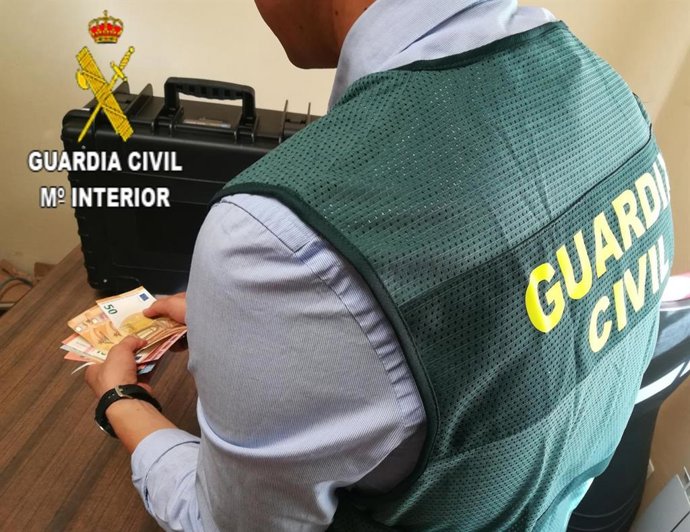 Dinero incautado por la Guardia Civil a los dos detenidos en Trobajo del Camino (León).